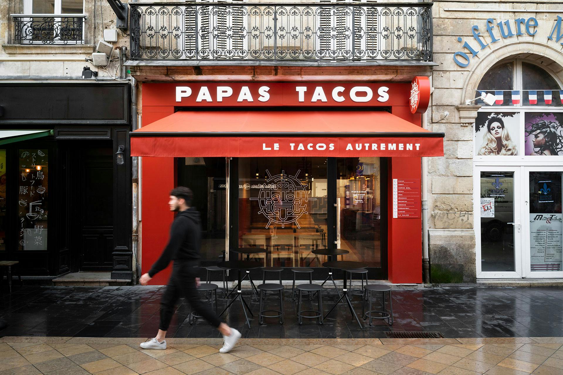 Papas TAcos - restaurant - architecture - Bordeaux - identity - facade - blind - valance - neon sign