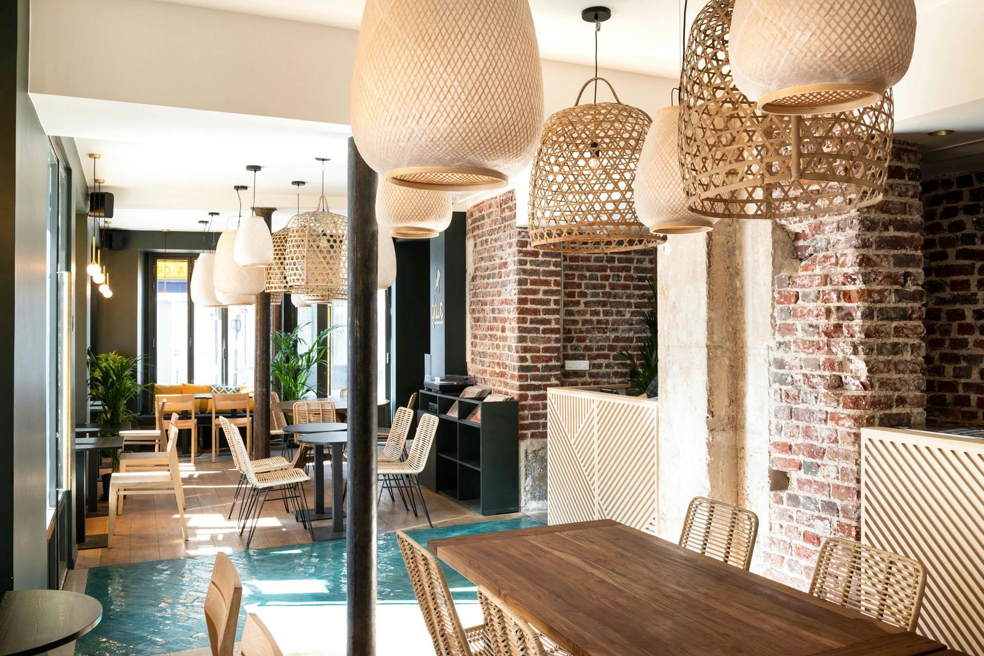 Djawa - restaurant - interior architecture - Paris - wood - brick - indonesian